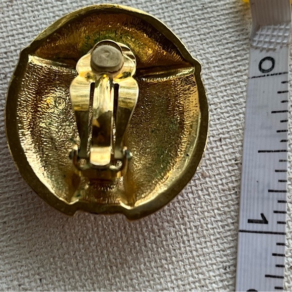 🐞 Vintage-Inspired Red & Black Ladybug Clip-On Earrings - Picture 4 of 4